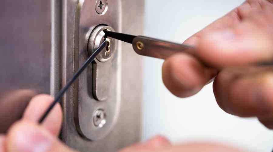 OUVERTURE DE PORTE